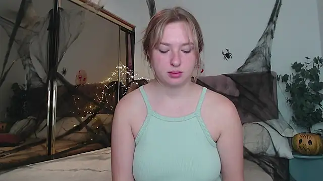 Snapshot of Ailissa__fox chatting on 10.25.25 Ailissa fox online show from 10.25.25