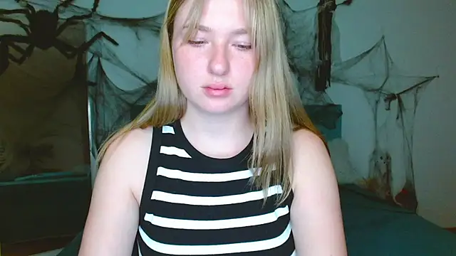 Snapshot of Ailissa__fox chatting on 10.29.25 Ailissa fox online show from 10.29.25