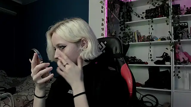 Holy Mistress S online show from 11.08.25