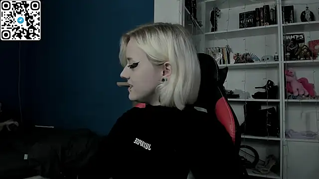 Holy Mistress S online show from 12.23.25