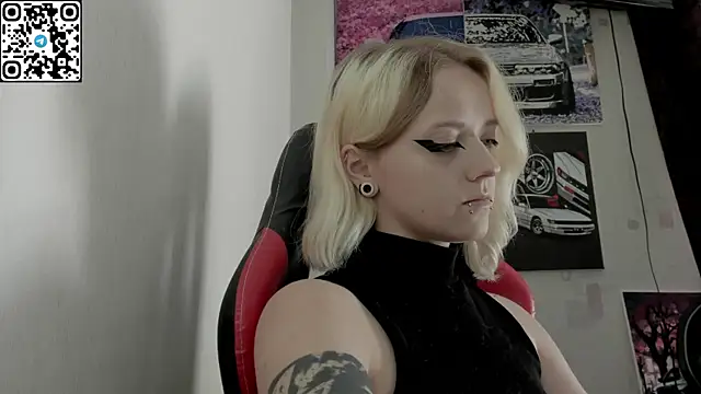 Snapshot of Holy_Mistress_S chatting on 07.14.26 Holy Mistress S online show from 07.14.26