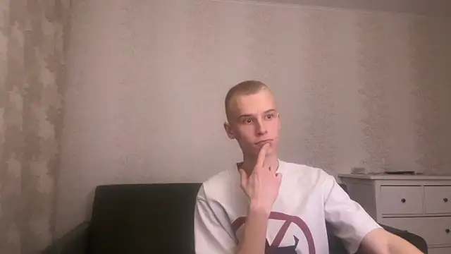 Snapshot of LukaBS1 chatting on 10.28.25 LukaBS1 online show from 10.28.25