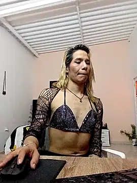 Snapshot of Grreichellsecret_ chatting on 10.29.25 Grreichellsecret online show from 10.29.25