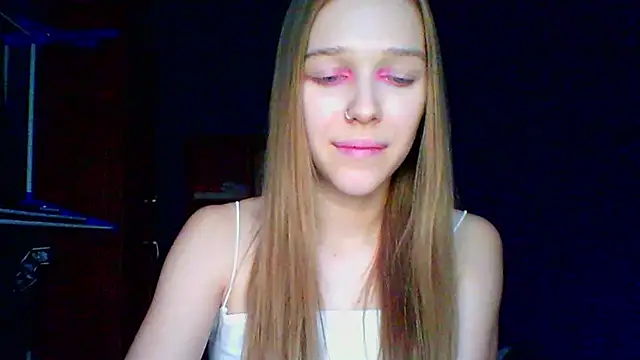 Snapshot of mari_martin chatting on 11.07.25 mari martin online show from 11.07.25