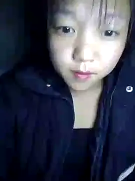 Quynhsumon online show from 11.23.25
