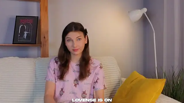 KateCahee online show from 12.05.25