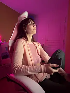  HeraLuna  online show from 04.21.26