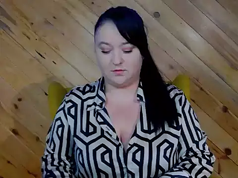 Snapshot of SensualCrisa chatting on 10.27.25 SensualCrisa online show from 10.27.25