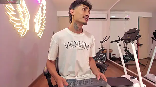 Mr Strike online show from 11.08.25