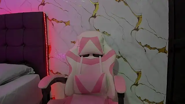 Scarlet DLuce online show from 07.04.26