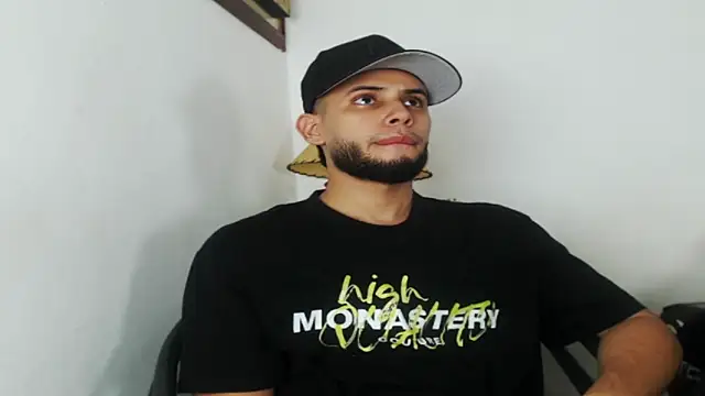 Snapshot of Maxcole_07 chatting on 10.24.25 Maxcole 07 online show from 10.24.25