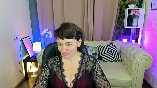 Snapshot of Demi_Mature chatting on 10.22.25 Demi Mature online show from 10.22.25