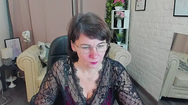 Snapshot of Demi_Mature chatting on 11.02.25 Demi Mature online show from 11.02.25