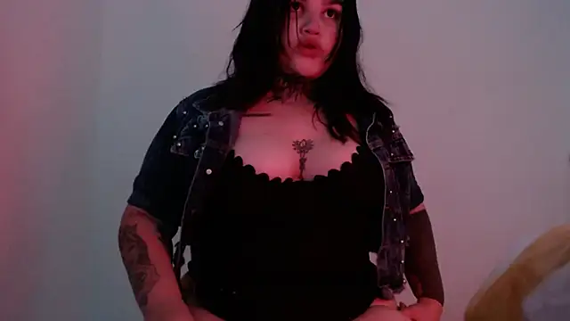 Snapshot of abby-hiltton chatting on 11.04.25 abby-hiltton online show from 11.04.25