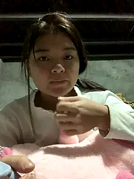 Snapshot of kimyonon chatting on 11.19.25 kimyonon online show from 11.19.25