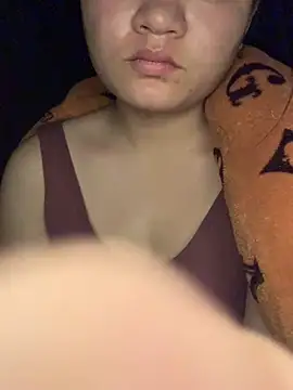 Snapshot of kimyonon chatting on 12.13.25 kimyonon online show from 12.13.25