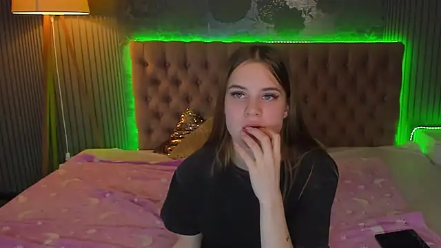 LuisaClover online show from 11.18.25