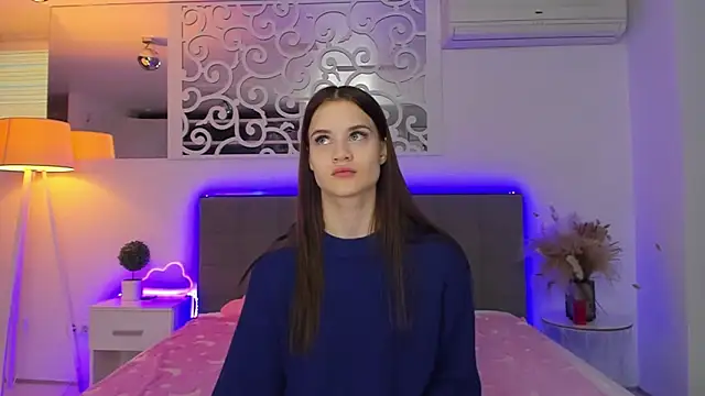 LuisaClover online show from 02.15.26