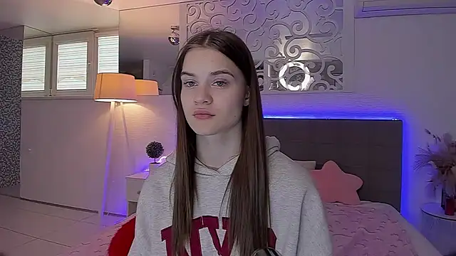 LuisaClover online show from 04.19.26