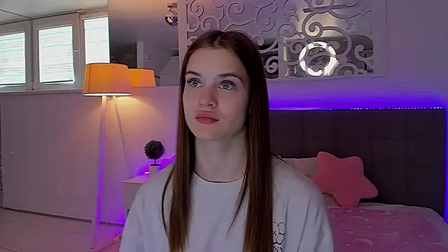 LuisaClover online show from 05.12.26