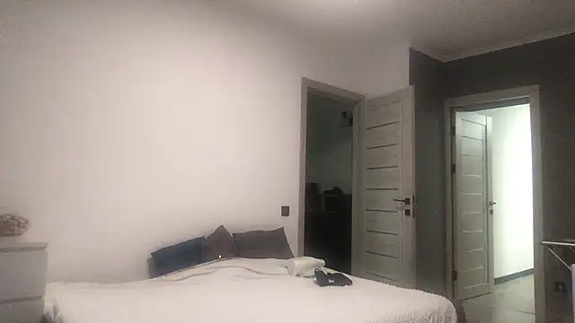 DollyRoma online show from 10.28.25