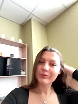 DollyRoma online show from 10.31.25