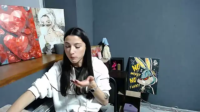 Snapshot of a_alessia chatting on 10.23.25 a alessia online show from 10.23.25