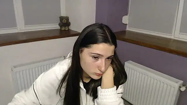 Snapshot of a_alessia chatting on 10.27.25 a alessia online show from 10.27.25