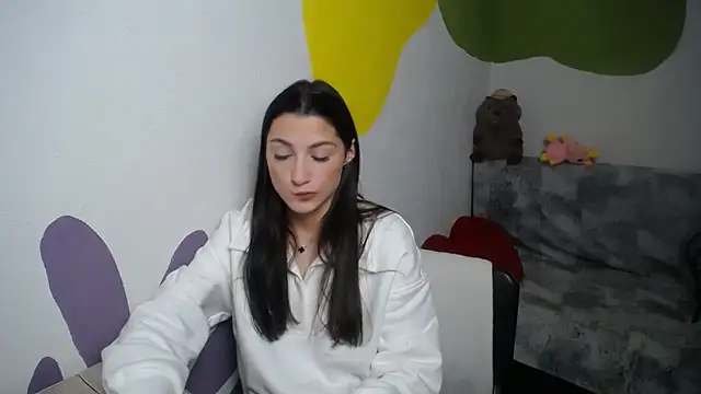 Snapshot of a_alessia chatting on 10.29.25 a alessia online show from 10.29.25