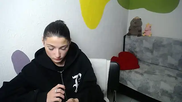 Snapshot of a_alessia chatting on 10.30.25 a alessia online show from 10.30.25