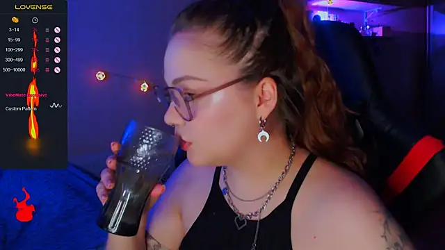 Snapshot of catchmybreath_ chatting on 10.31.25 catchmybreath  online show from 10.31.25