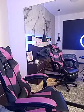 Snapshot of EvaaLilith chatting on 10.28.25 EvaaLilith online show from 10.28.25