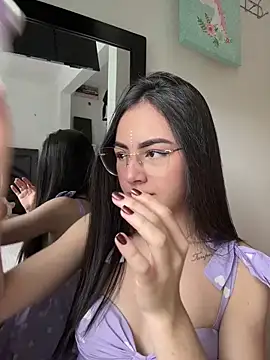 IslaCole online show from 10.28.25