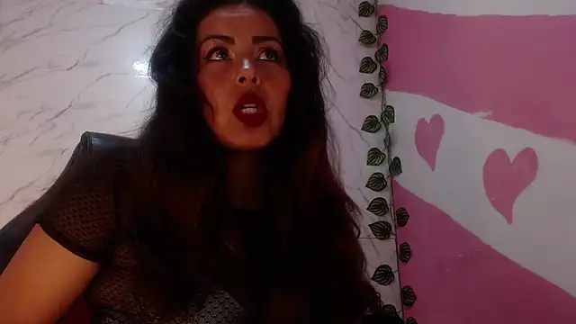 Snapshot of amara_leoncm chatting on 10.24.25 amara leoncm online show from 10.24.25
