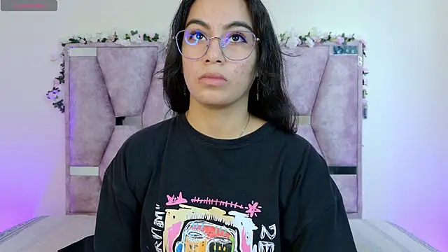 Snapshot of Iris_mandarinne chatting on 10.28.25 Iris mandarinne online show from 10.28.25