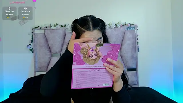 Snapshot of Iris_mandarinne chatting on 10.29.25 Iris mandarinne online show from 10.29.25