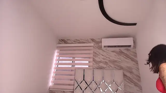 ellisrossi online show from 11.26.25