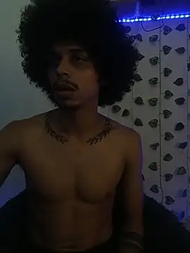 Snapshot of aaron_play chatting on 11.06.25 aaron play online show from 11.06.25