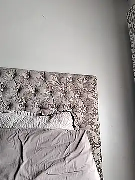 Snapshot of IndianLara chatting on 11.12.25 IndianLara online show from 11.12.25