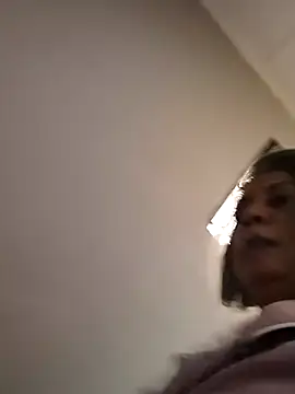 Snapshot of IndianLara chatting on 11.15.25 IndianLara online show from 11.15.25