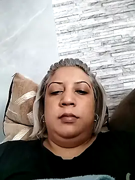 Snapshot of IndianLara chatting on 11.25.25 IndianLara online show from 11.25.25