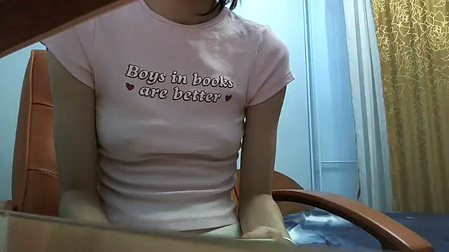 Snapshot of andreea713 chatting on 02.05.26 andreea713 online show from 02.05.26