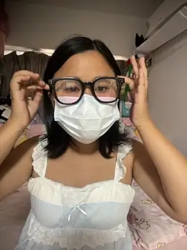 Snapshot of shasha-sm chatting on 10.31.25 shasha-sm online show from 10.31.25