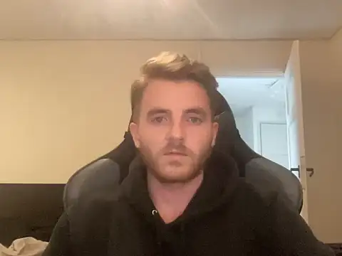 Snapshot of Hornymiker26 chatting on 10.23.25 Hornymiker26 online show from 10.23.25