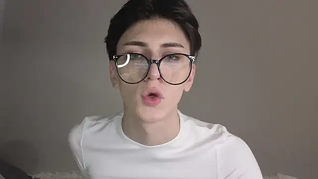 Oliver star boy  online show from 11.21.25