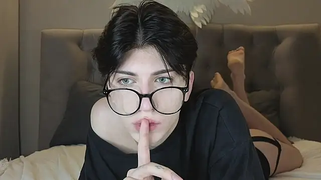 Oliver star boy  online show from 01.06.26