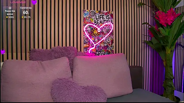 Snapshot of MirunaHaze chatting on 02.24.26 MirunaHaze online show from 02.24.26