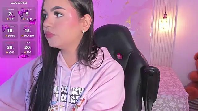 amber white15 online show from 04.14.26