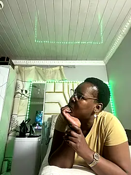 SweetCandy84 online show from 11.26.25