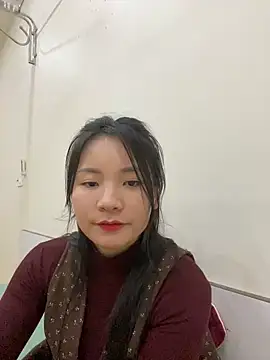 Bee Yellow00 online show from 02.05.26